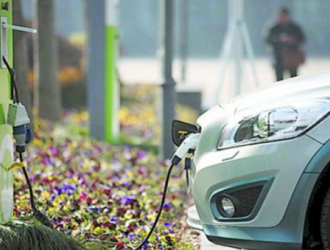 節假日高速充電“堵車”引熱議