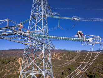 全國首次！帶電作業向3900米海拔發起挑戰