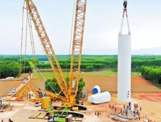 高傳風電項目首臺風機開始吊裝