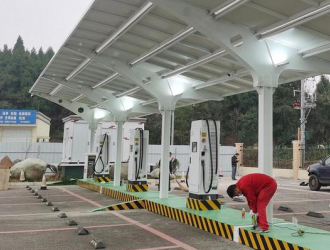 從擔心到安心 高速服務區充電站助力新能源車主暢快出行在路上