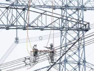 全國首次特高壓密集通道直升機帶電作業在浙江湖州實施