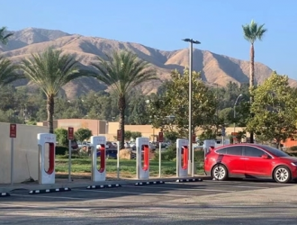 特斯拉據悉將建世界上最大超級充電站，配置100個充電樁