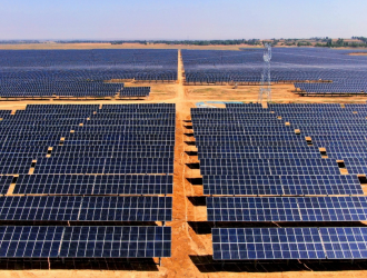 陜西定邊100兆瓦農光互補光伏發電項目全容量并網發電